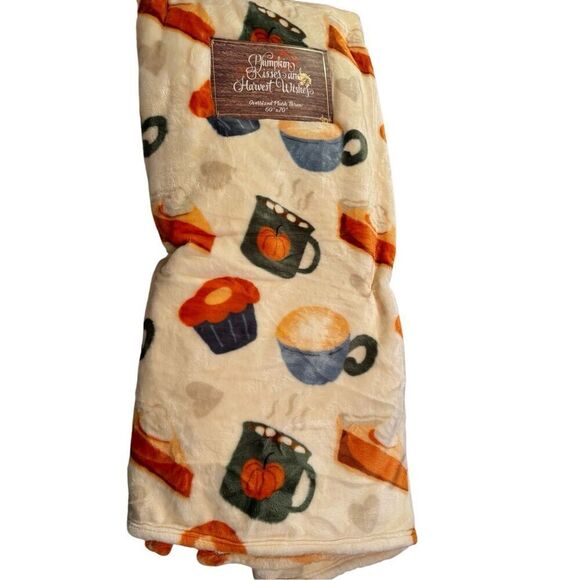 🎃NEW Pumpkin Kisses and Harvest Wishes Oversized Plush Throw 60” x 70” PERFECT - Picture 1 of 6